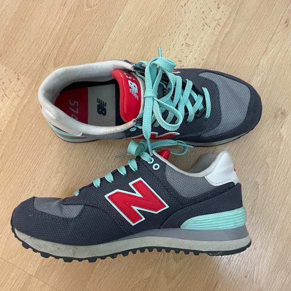 New Balance 574 - Picture 1 of 8